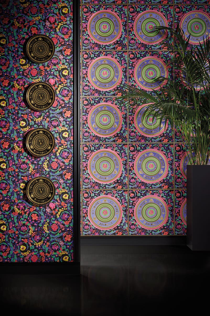 Versace V