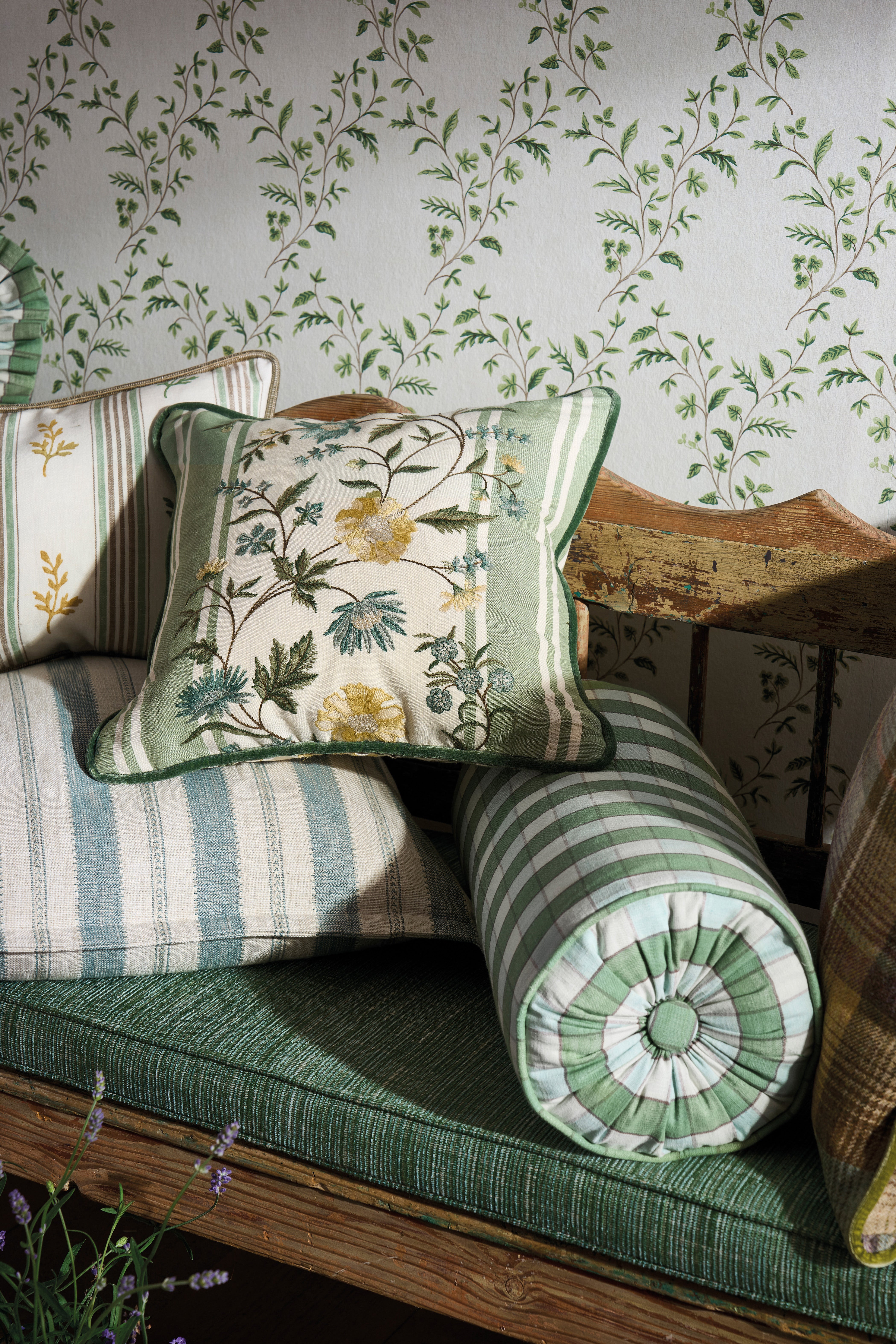 Nina Campbell - Hollingbourne Trellis Ivory Green