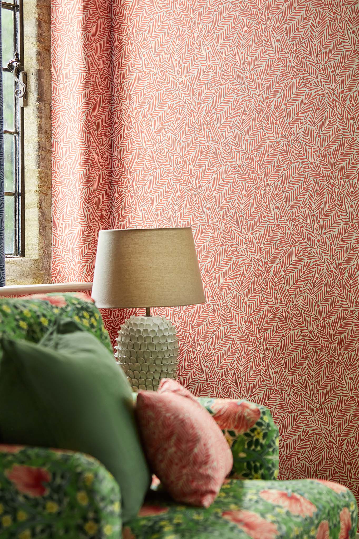 Morris & Co - Yew & Aril Watermelon Bedford Park Wallpapers