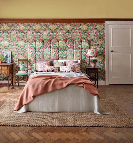 Morris & Co - Campanula Sunburst Bedford Park Wallpapers