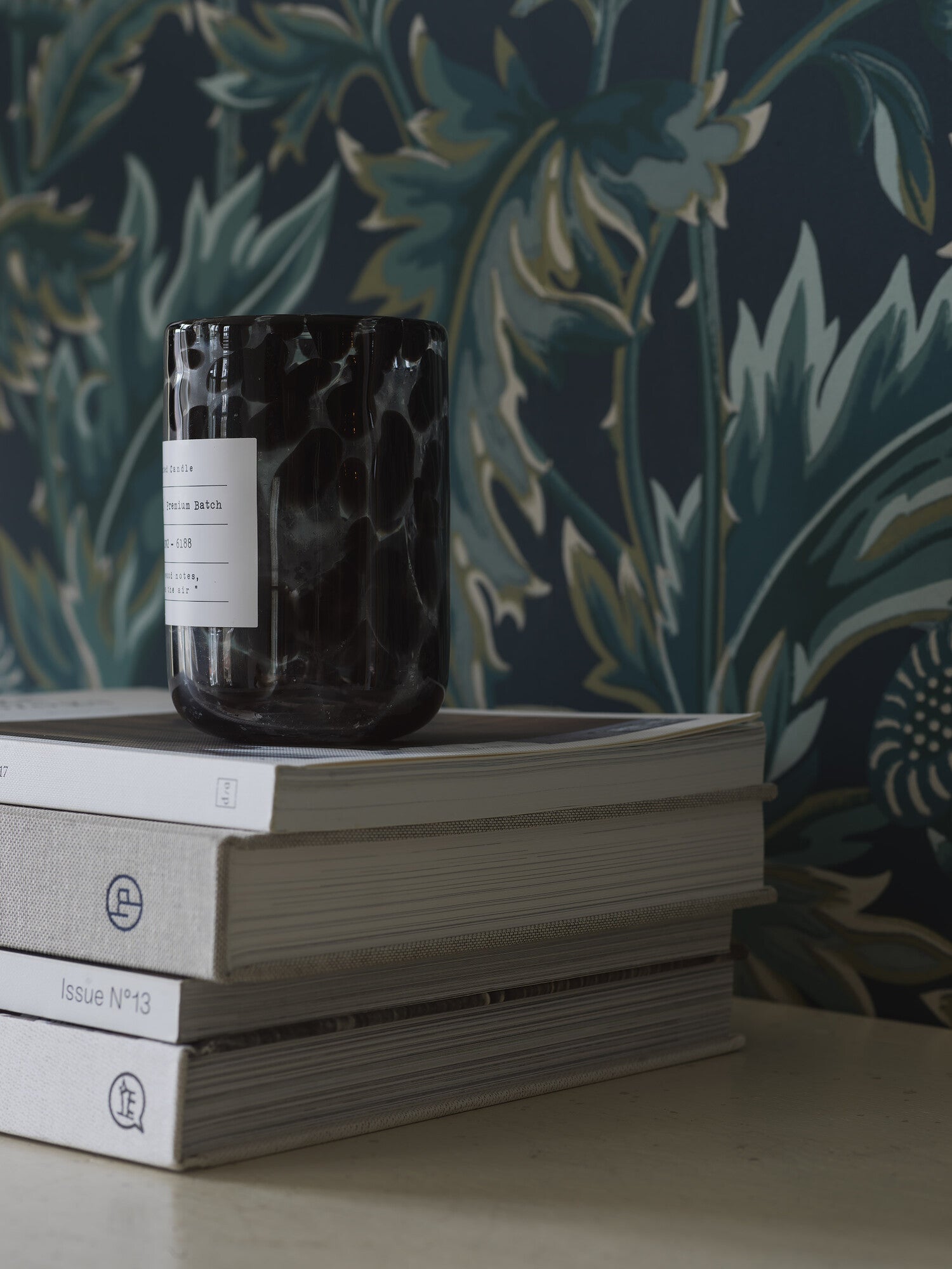 Boråstapeter - Treasured Thistle