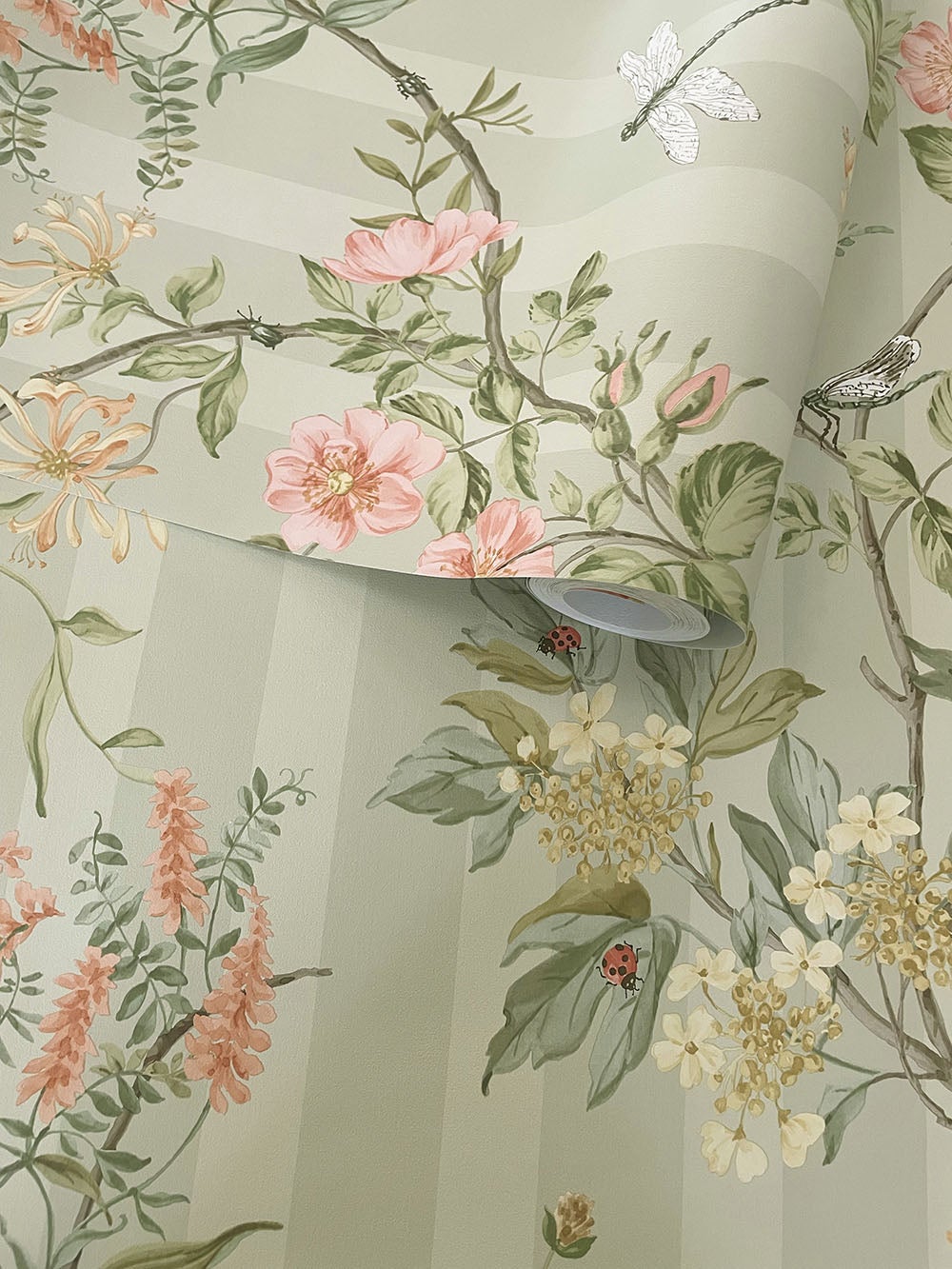 Intrade - Camberley Sage Tales of the Manor Tapet