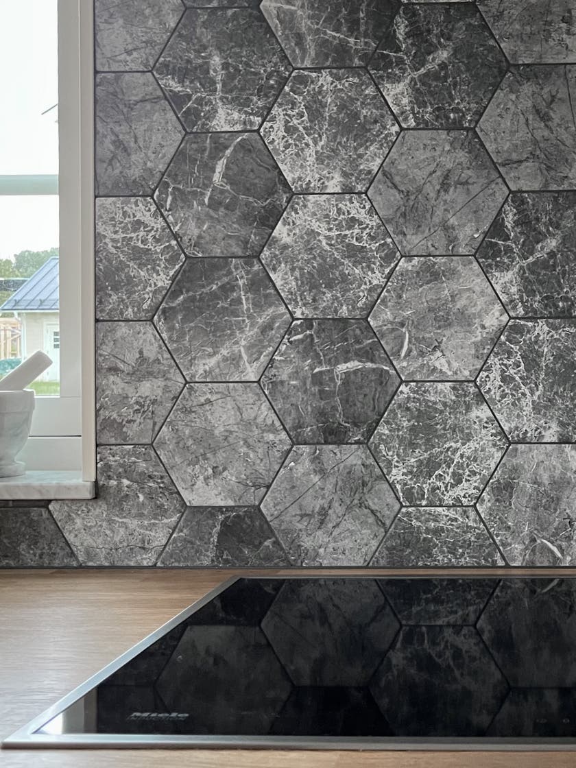 Marriott Marquina hex 14x16,3