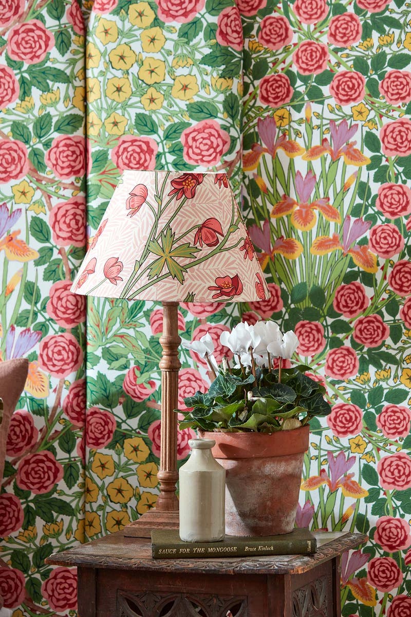 Morris & Co - Campanula Sunburst Bedford Park Wallpapers