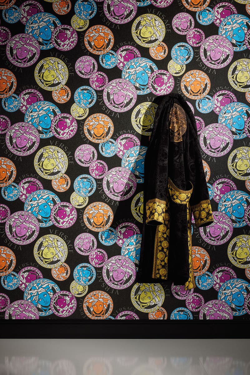 Versace V