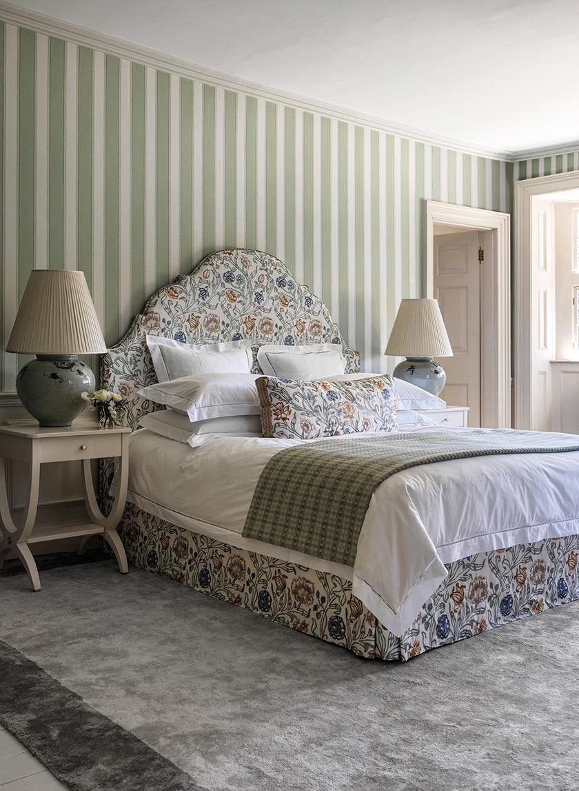 Nina Campbell - Sackville Stripe Green