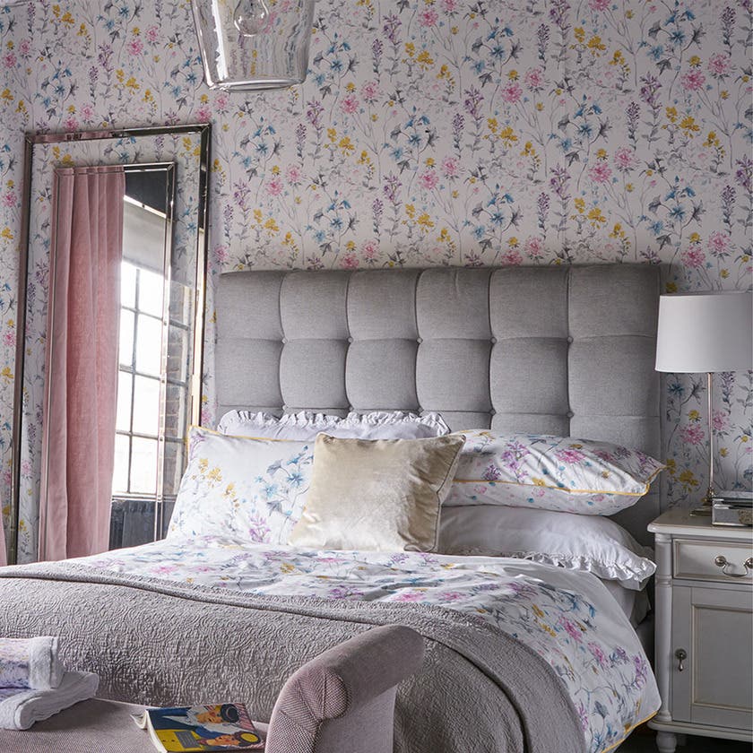 Laura Ashley vol. 1