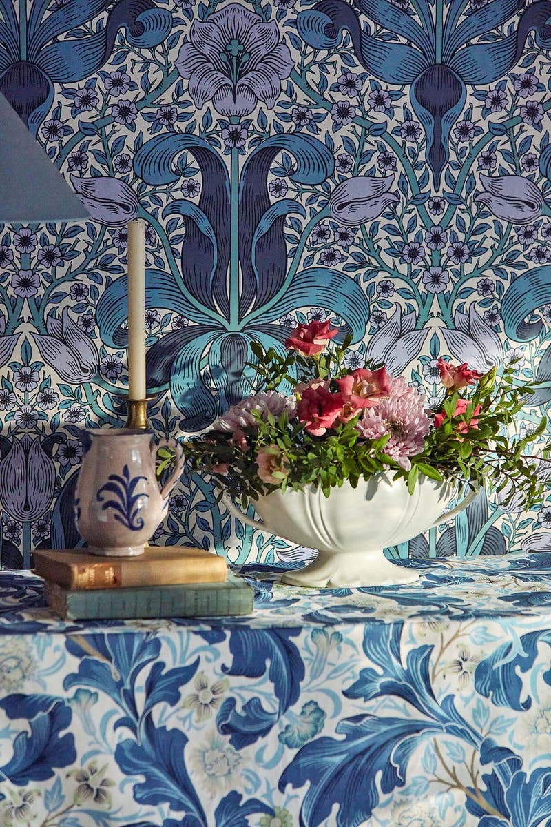 Morris & Co - Spring Thicket Indigo/Lil Bedford Park Wallpapers