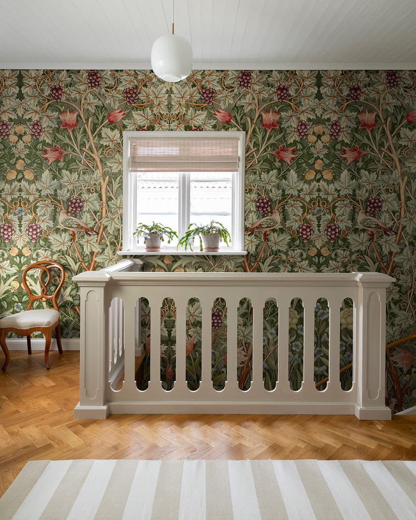 Midbec Tapeter - Vine Embroidery