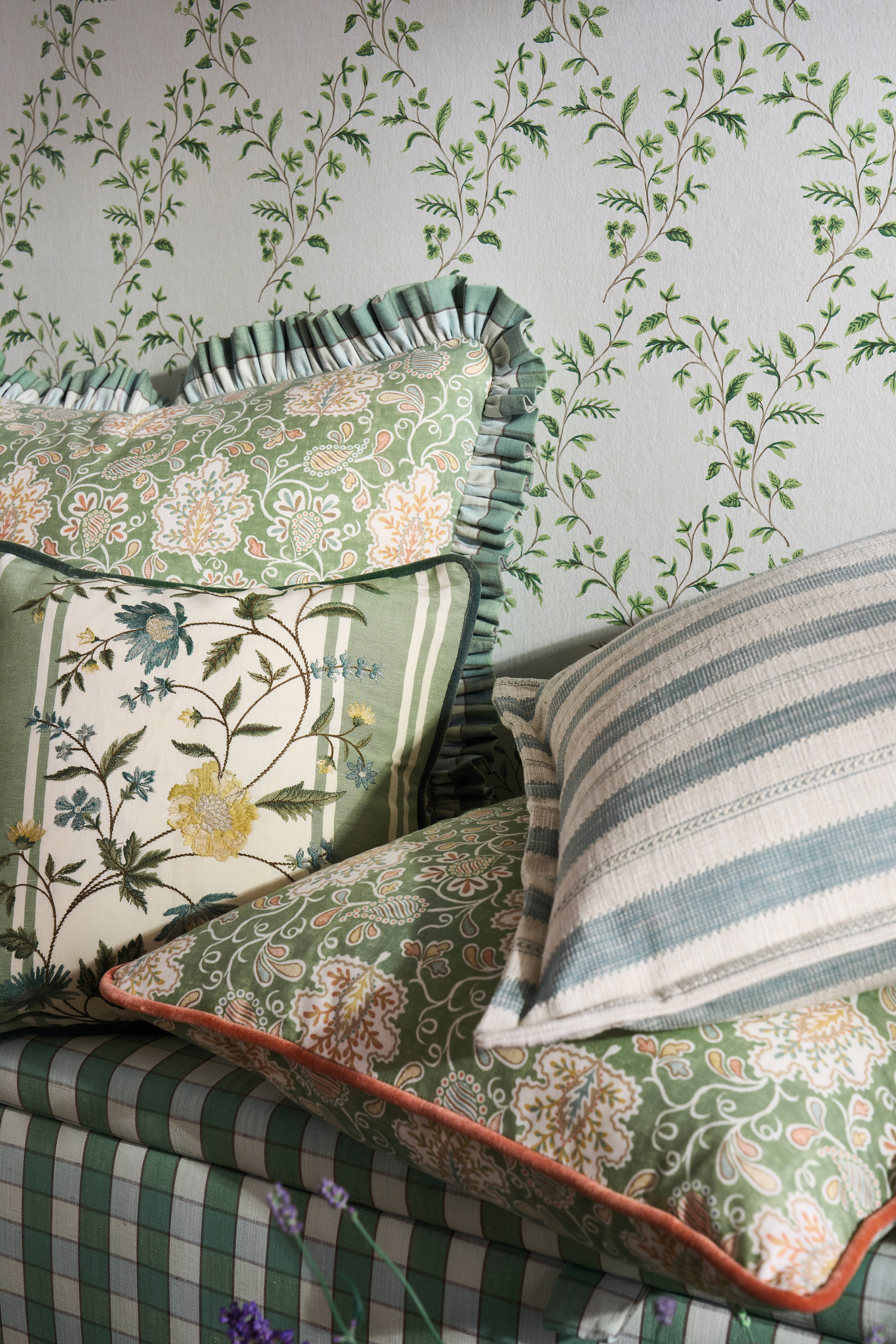 Nina Campbell - Hollingbourne Trellis Ivory Green