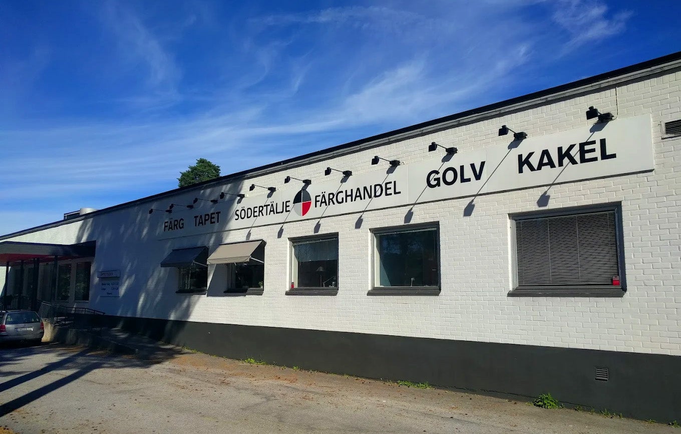 Sodertalje_Farghandel_Exterior_Bla_himmel.jpg