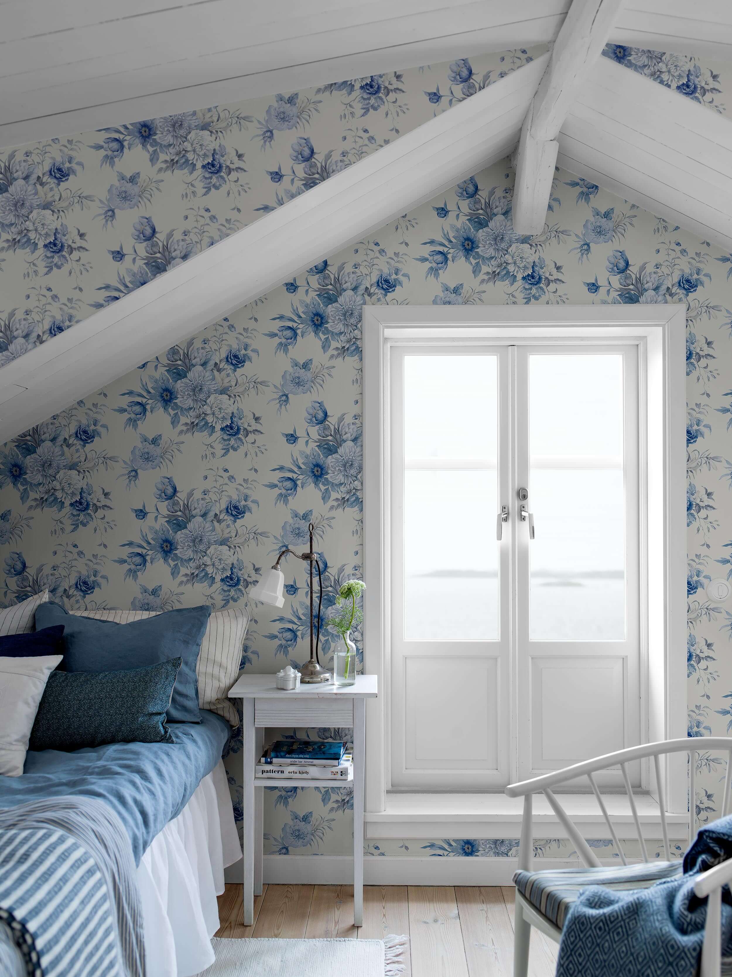 Boråstapeter - Floral Charm - Blue & White