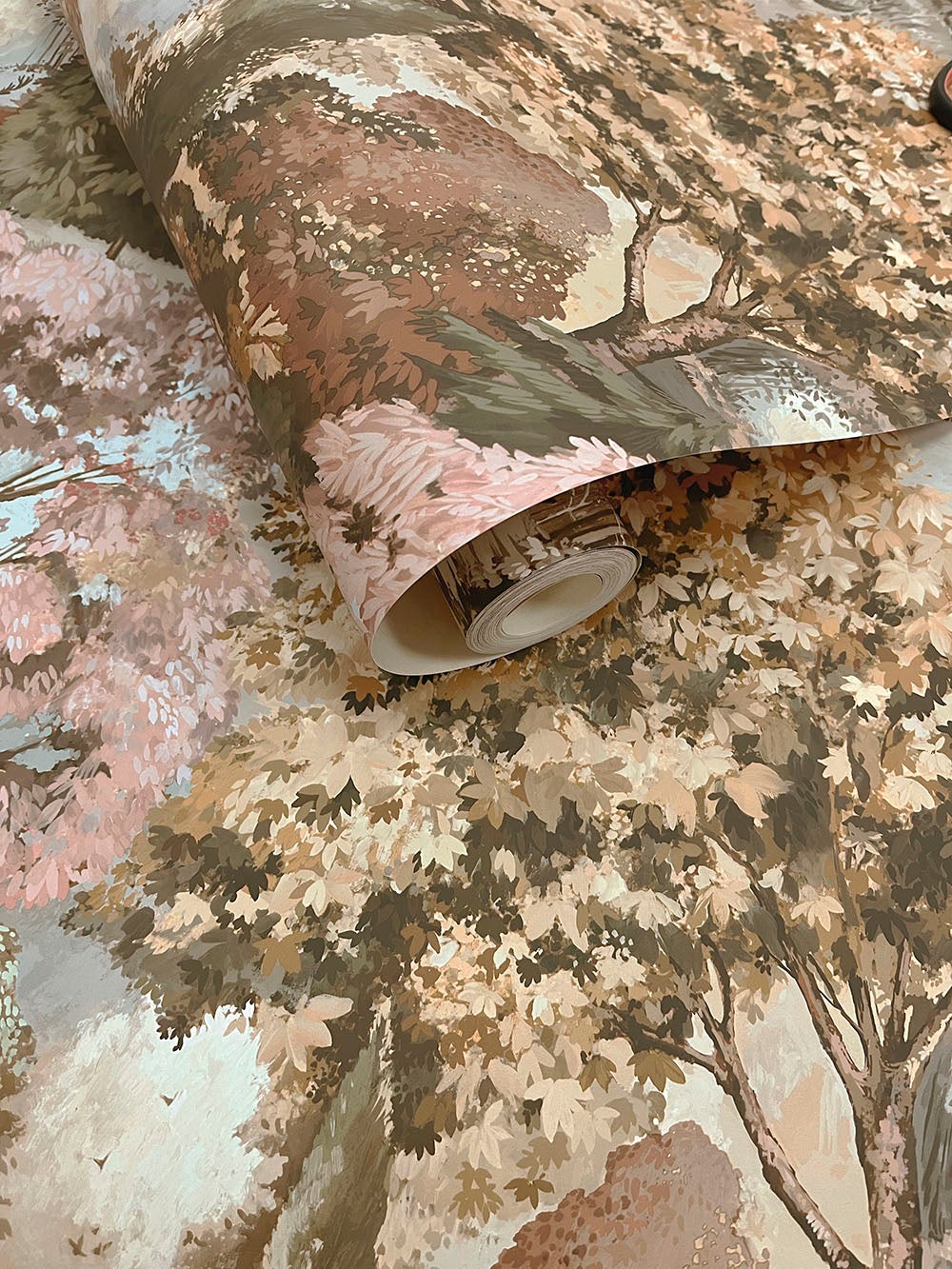Intrade - Pinecrest Rust Green Tales of the Manor Tapet