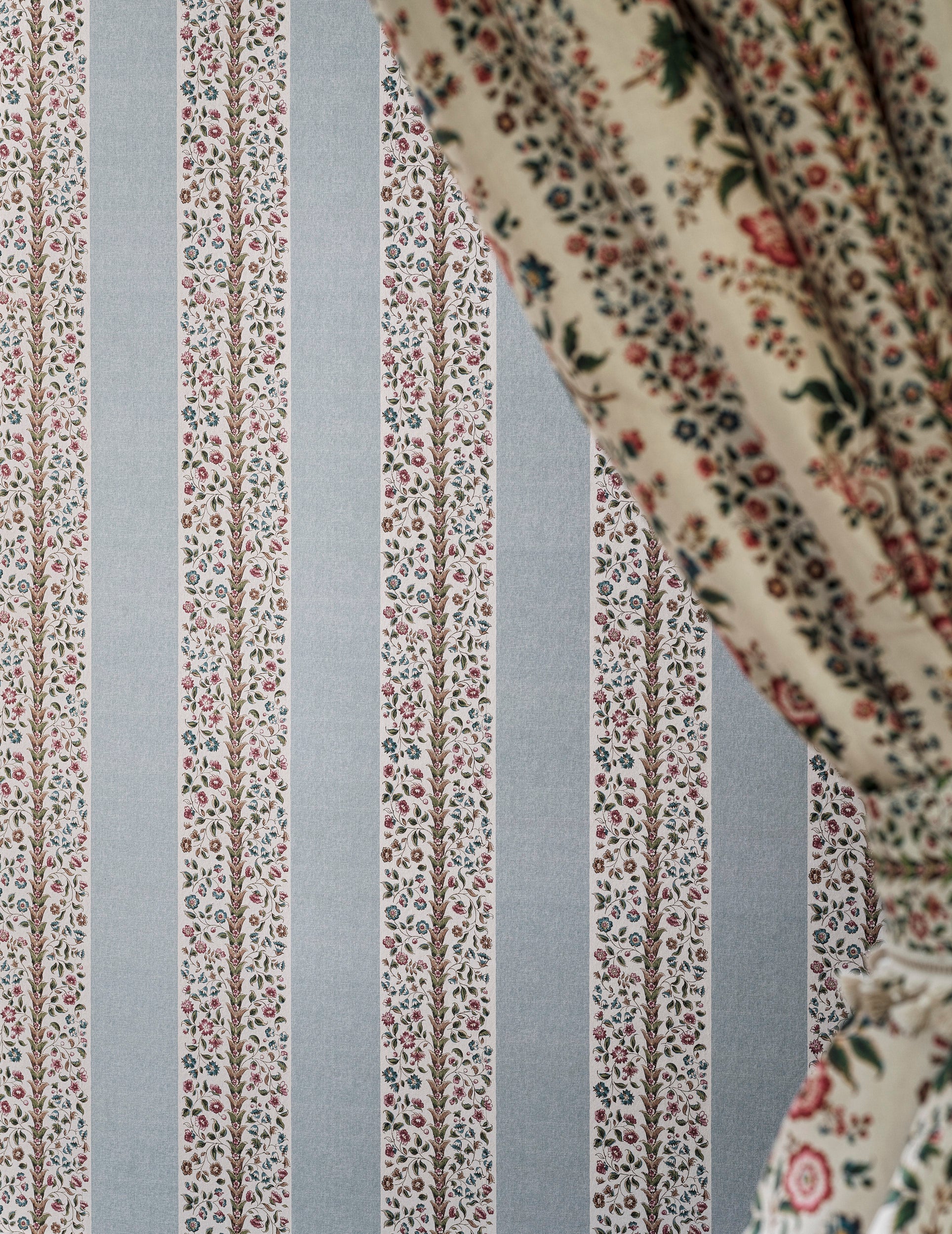 Sanderson - Pergola Mineral Blue/Wisteria