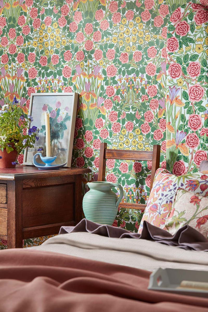 Morris & Co - Campanula Sunburst Bedford Park Wallpapers