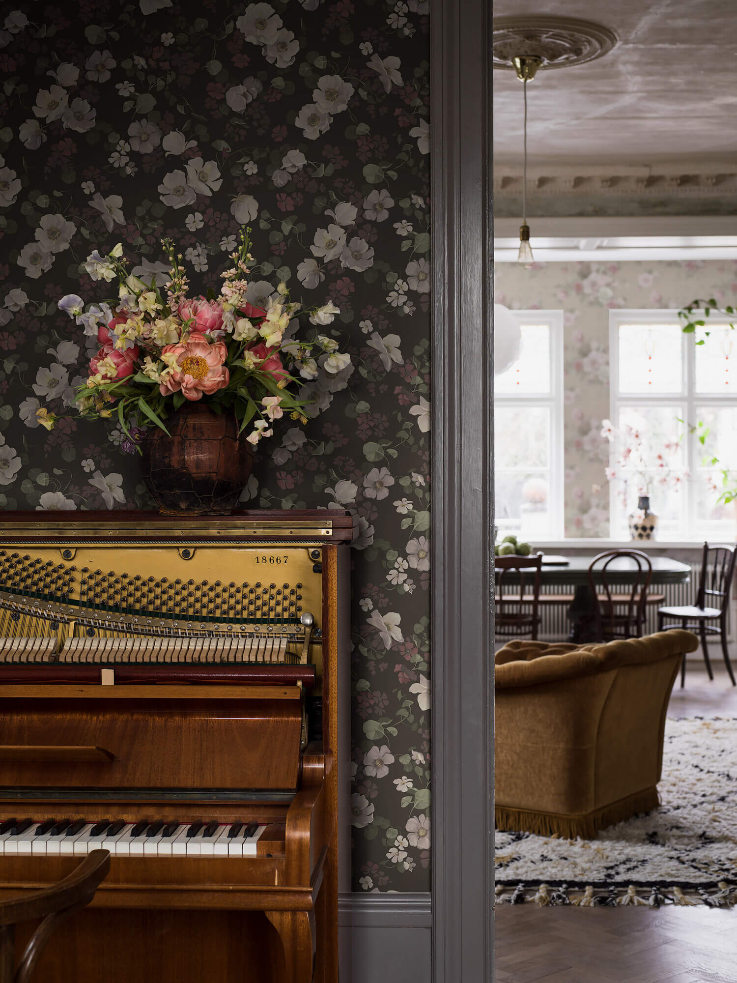 Boråstapeter - Enchanting Flower